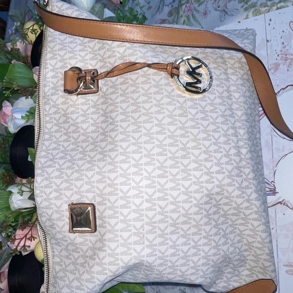 Michael Kors purse - Picture 3 of 7